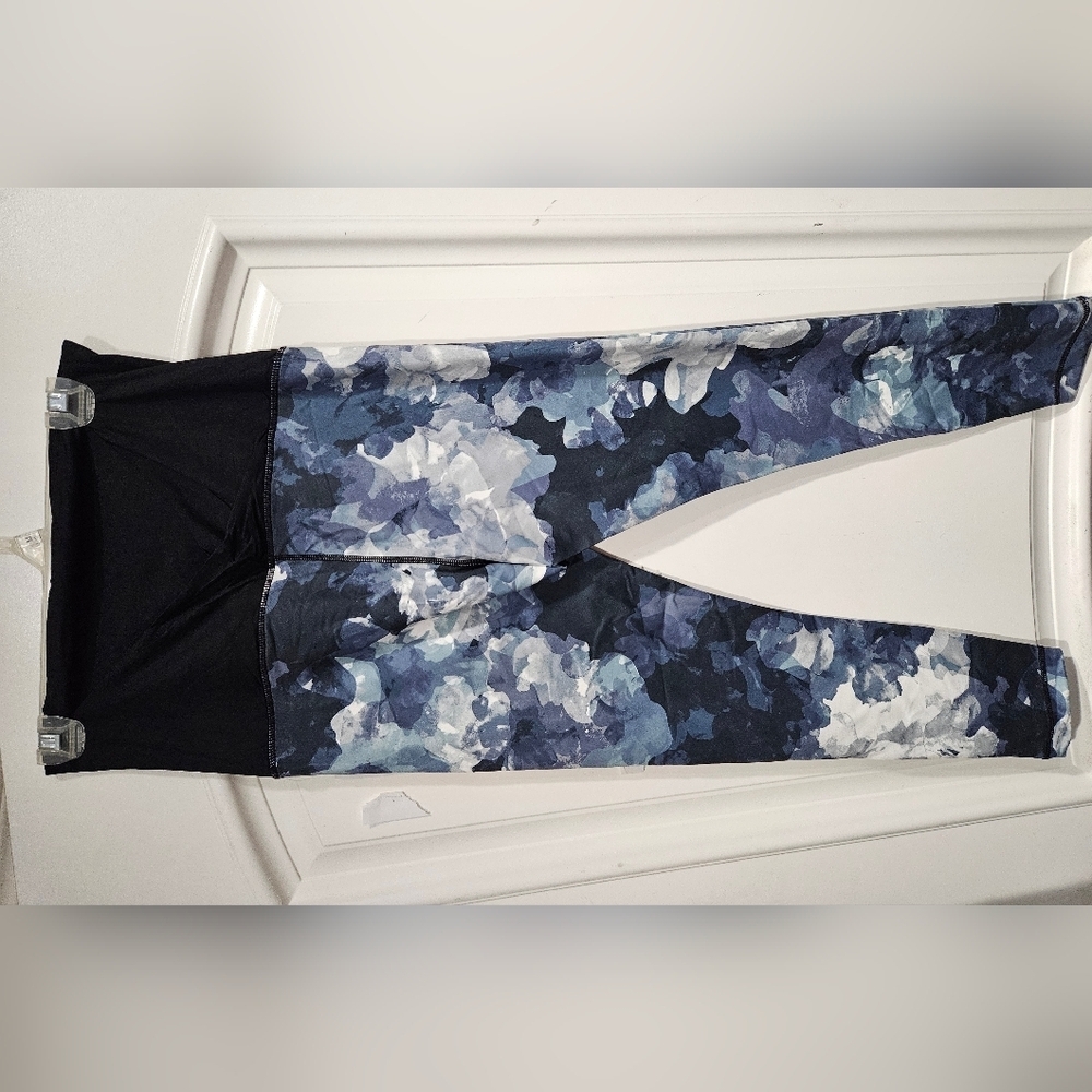 2 pairs Medium Maternity belly top leggings, Never Used